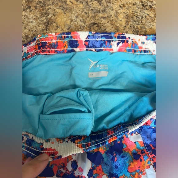 Old Navy Active Shorts - Picture 3 of 6